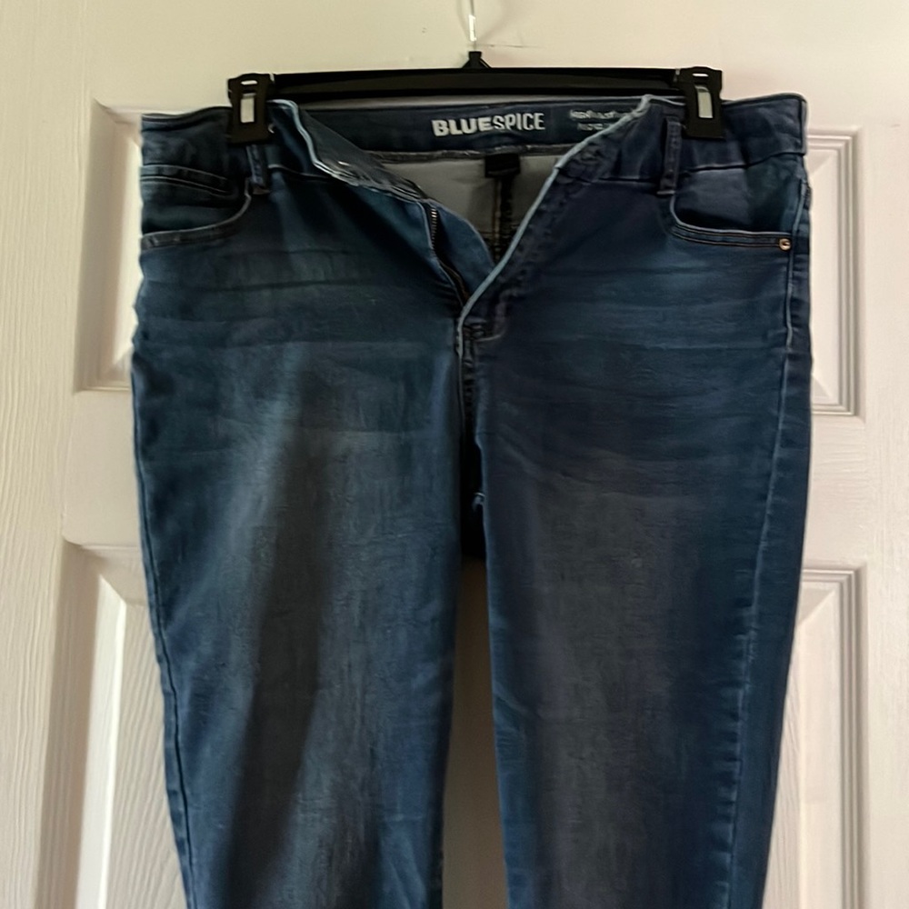 Blue Spice skinny jeans. Jegging style size 17